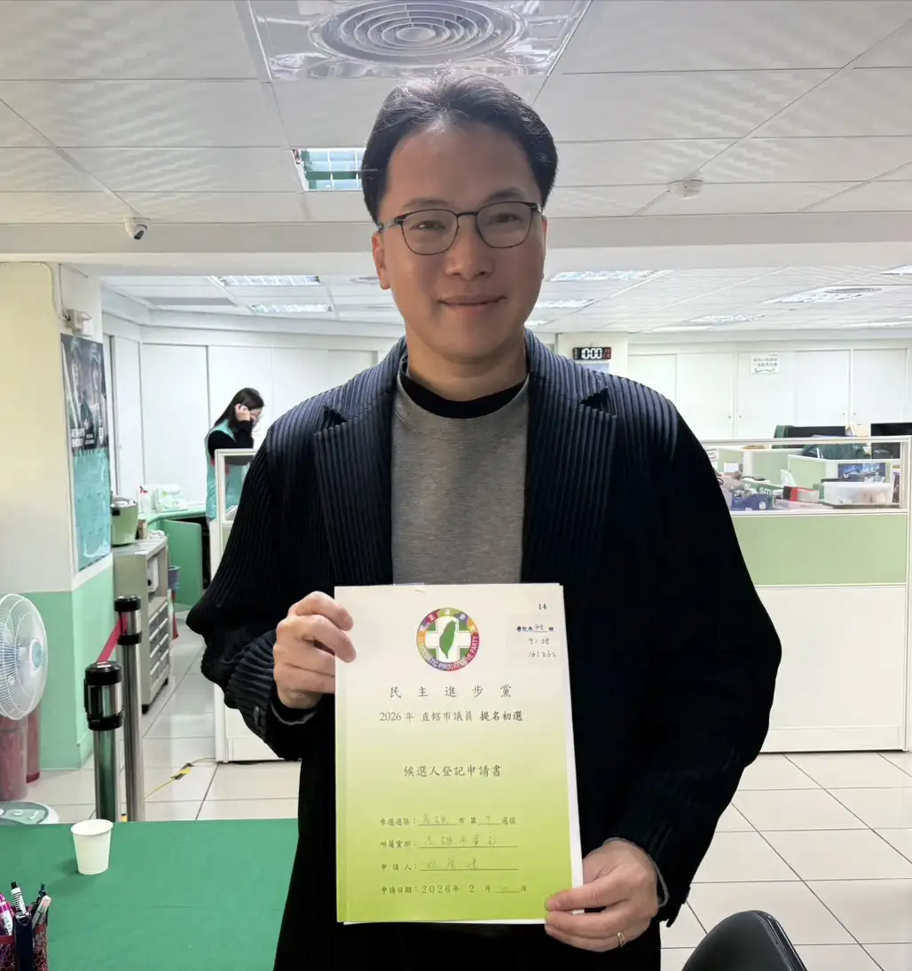 議員林智鴻完成鳳山區議員初選登記，強調過去問政成果與建設績效，備戰「期中考」民調，爭取選民唯一支持。（林智鴻提供）