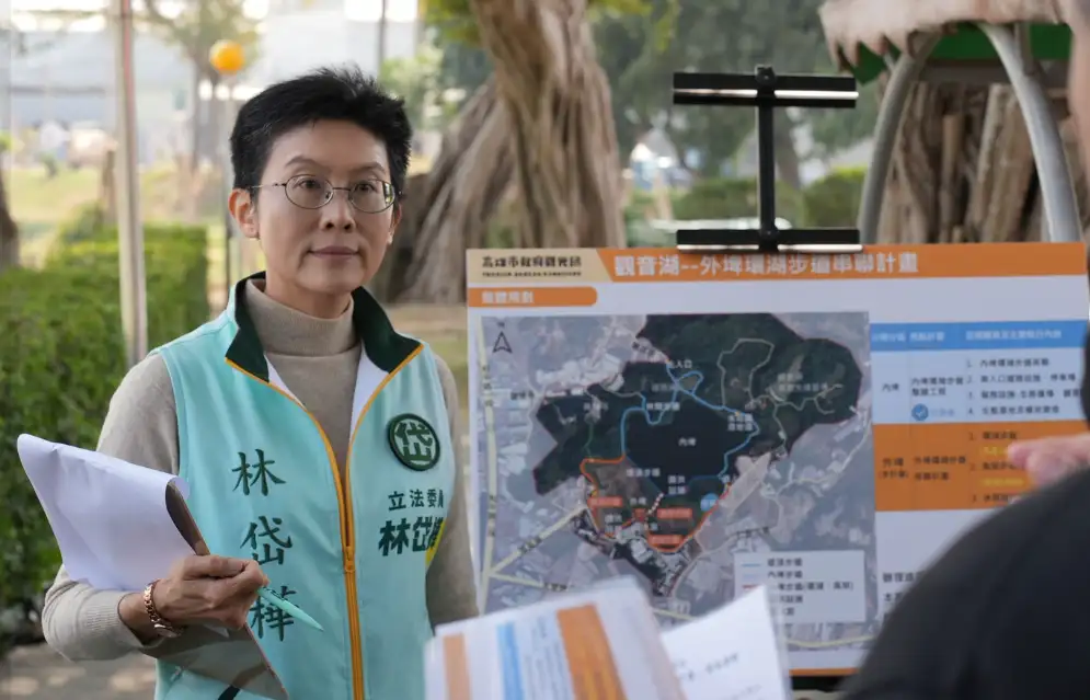 立委林岱樺與市議員黃飛鳳、江瑞鴻、仁福里長朱興，以及水利署、市府相關局處人員前往觀音湖進行現地會勘。（林岱樺提供）