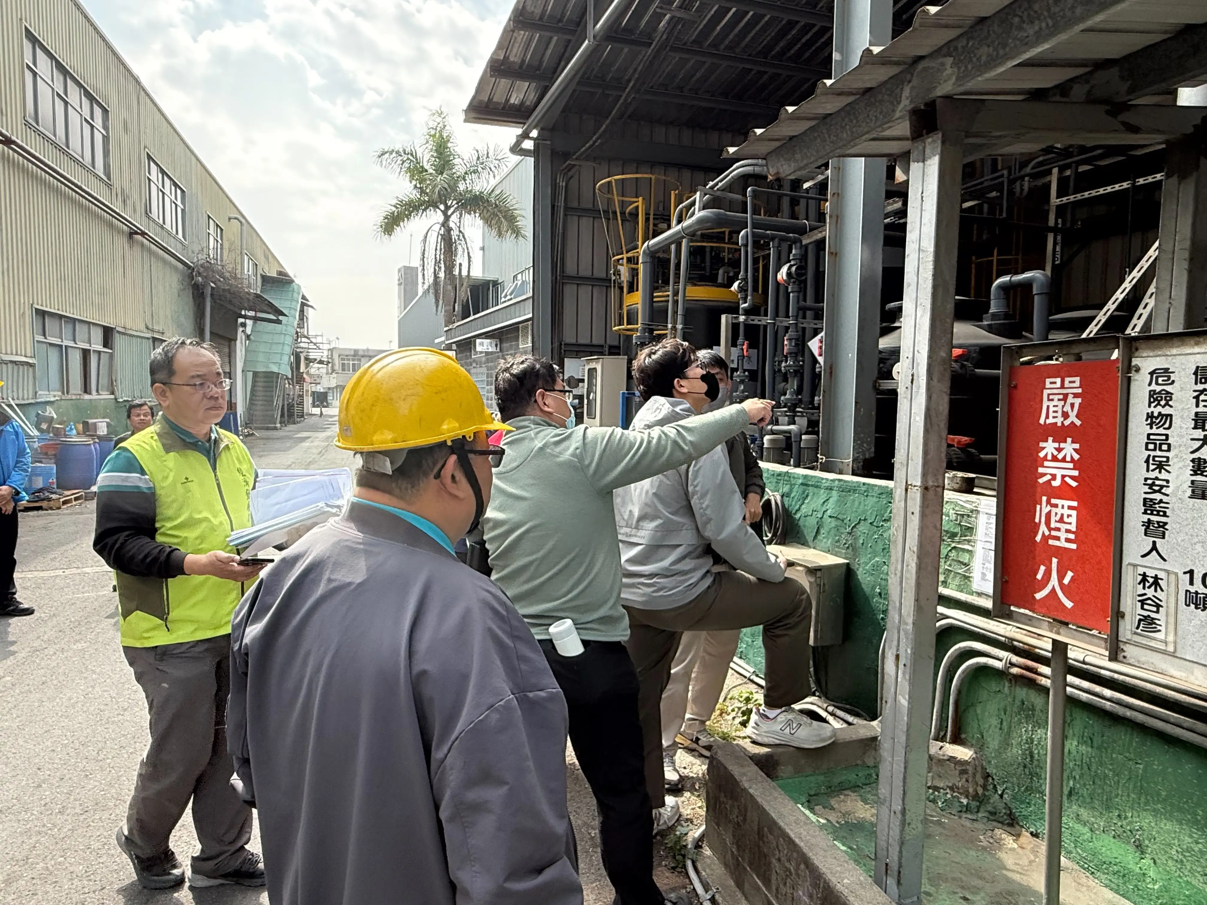 因應春節期間多數工廠停工，南市府提醒人員離開前應確認已妥善存放危險物品 (圖/經發局提供)