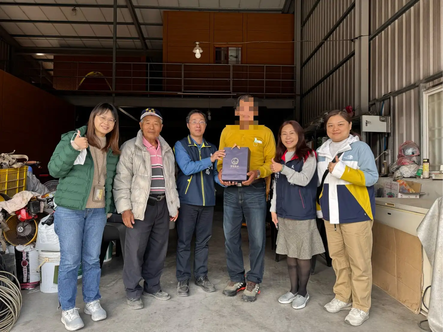 民政局偕大內區公所同仁訪視袍澤弟兄 (圖/台南市政府提供)