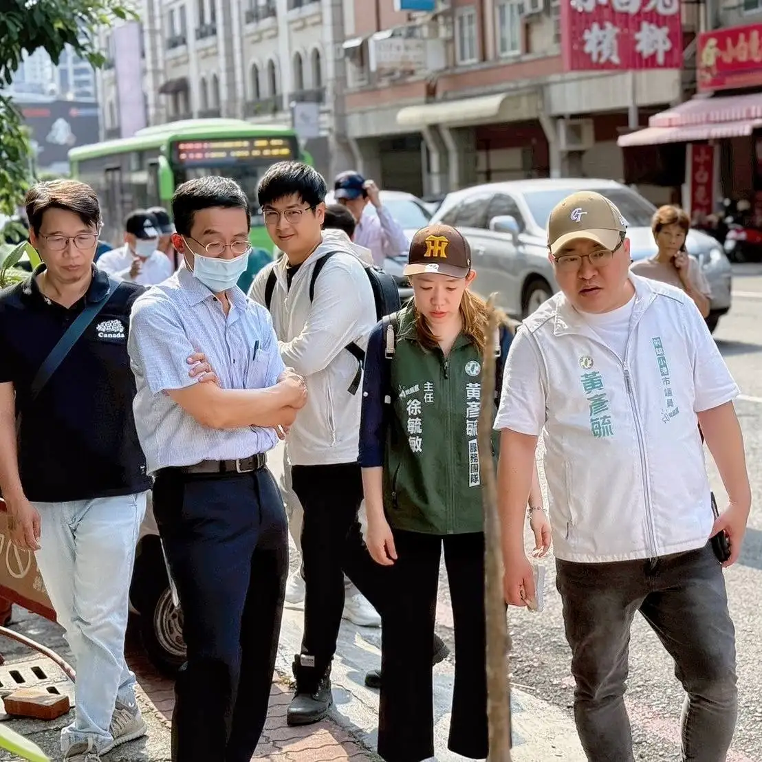 市議員黃彥毓表示，前鎮區二聖路人行道改善，邁入中央核定關鍵階段，預計二月底前簽報內政部核定。（黃彥毓提供）