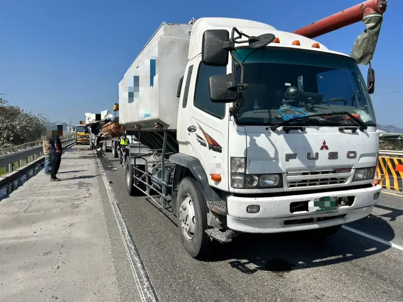 國道10號東向里港出口匝道發生追撞事故　1人送醫不治