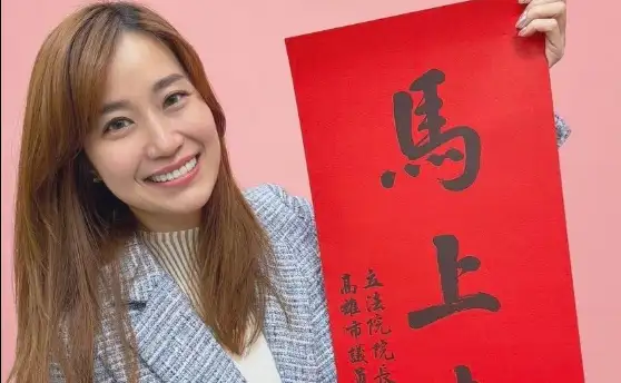 高雄市議員許采蓁表示，高雄不應受派系政治影響，並力挺柯志恩正面迎戰。（記者吳文生攝）