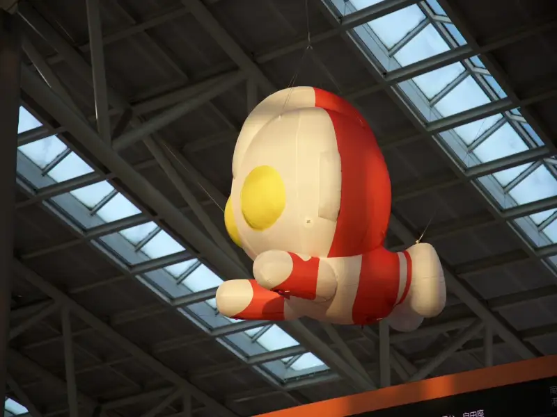 超人力霸王Q版氣膜現身左營高鐵　迎接返鄉遊子驚喜滿滿