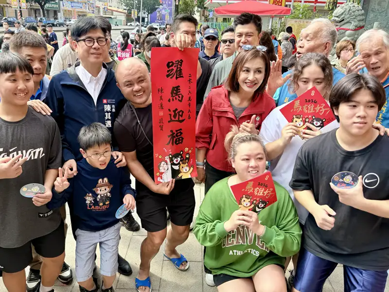 新春送福氣　陳其邁赴楠梓、橋頭等8廟發放開運小紅包