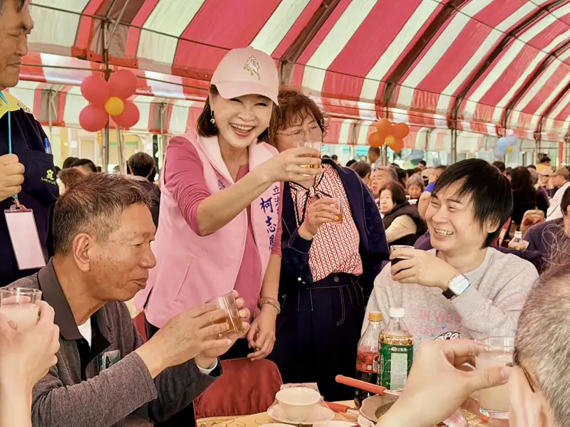 立委柯志恩自初一展開走春拜年行程，向高雄鄉親互道祝福，期盼2026年充滿希望與幸福。（圖/柯志恩團隊提供）