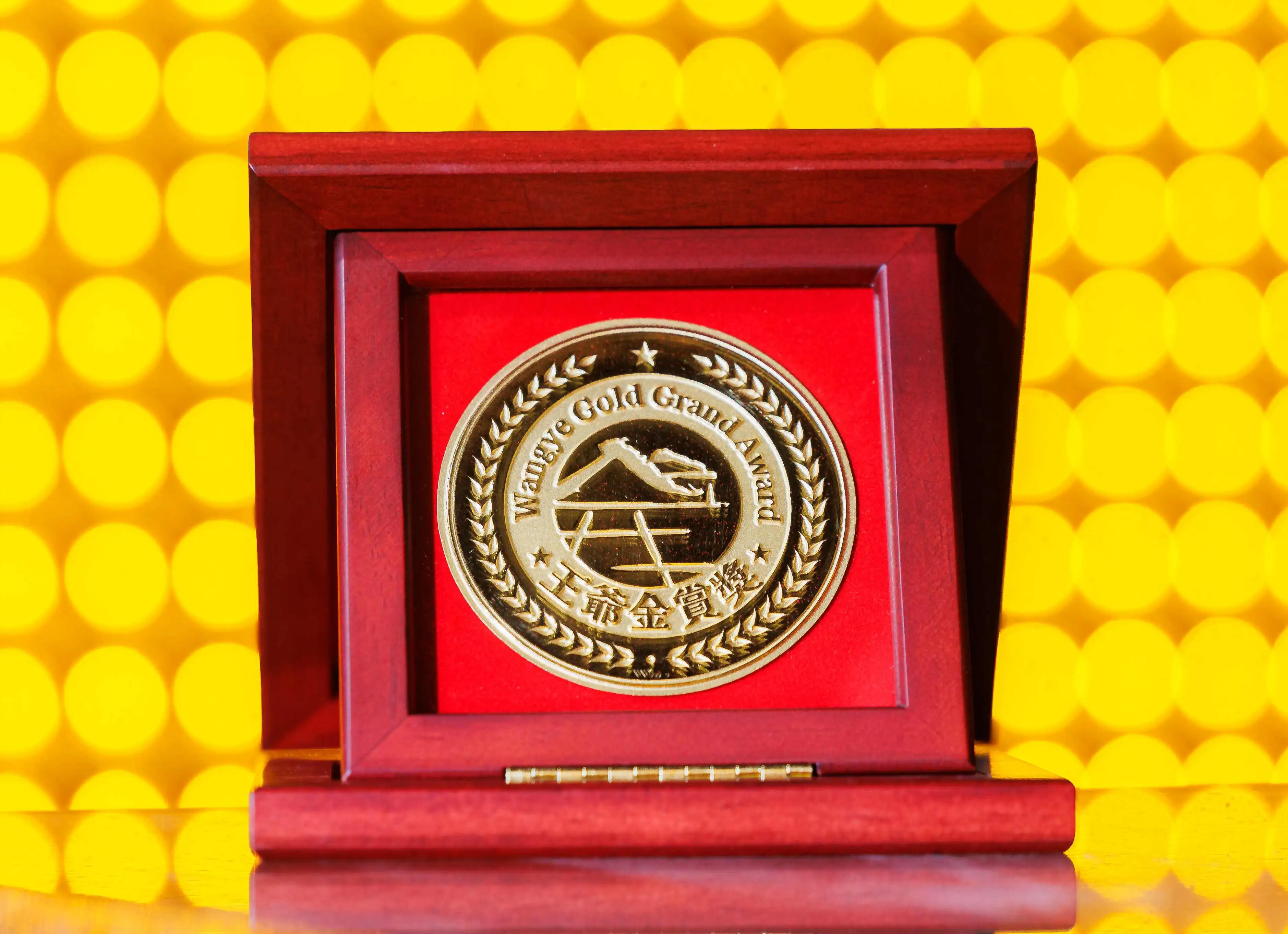 「六宮祈福集章遊」最大獎為純金一兩的王爺金賞獎，象徵平安與祝福，吸引民眾踴躍參與。（圖／雲管處提供）