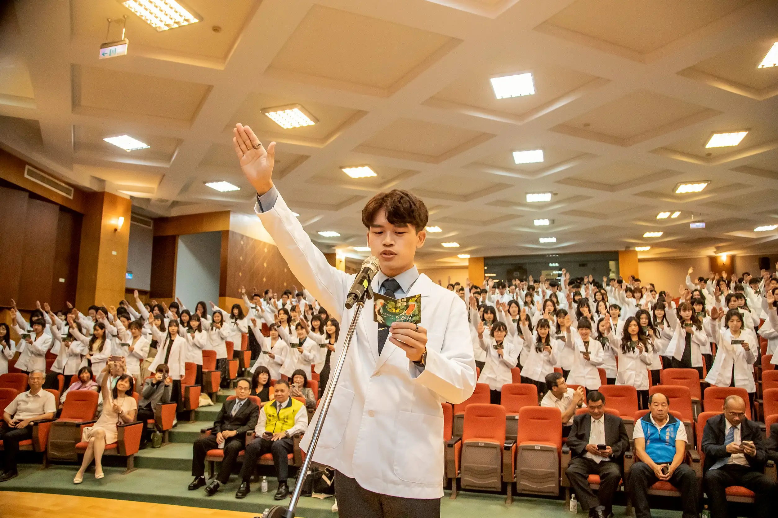 嘉藥藥學系以黑馬之姿脫穎而出，榮登全台最熱門科系冠軍寶座(嘉南藥理大學提供)