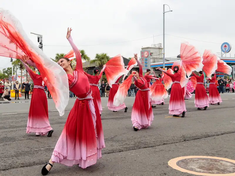2026台灣燈會踩街元宵登場　國際團隊齊聚嘉義揭序幕