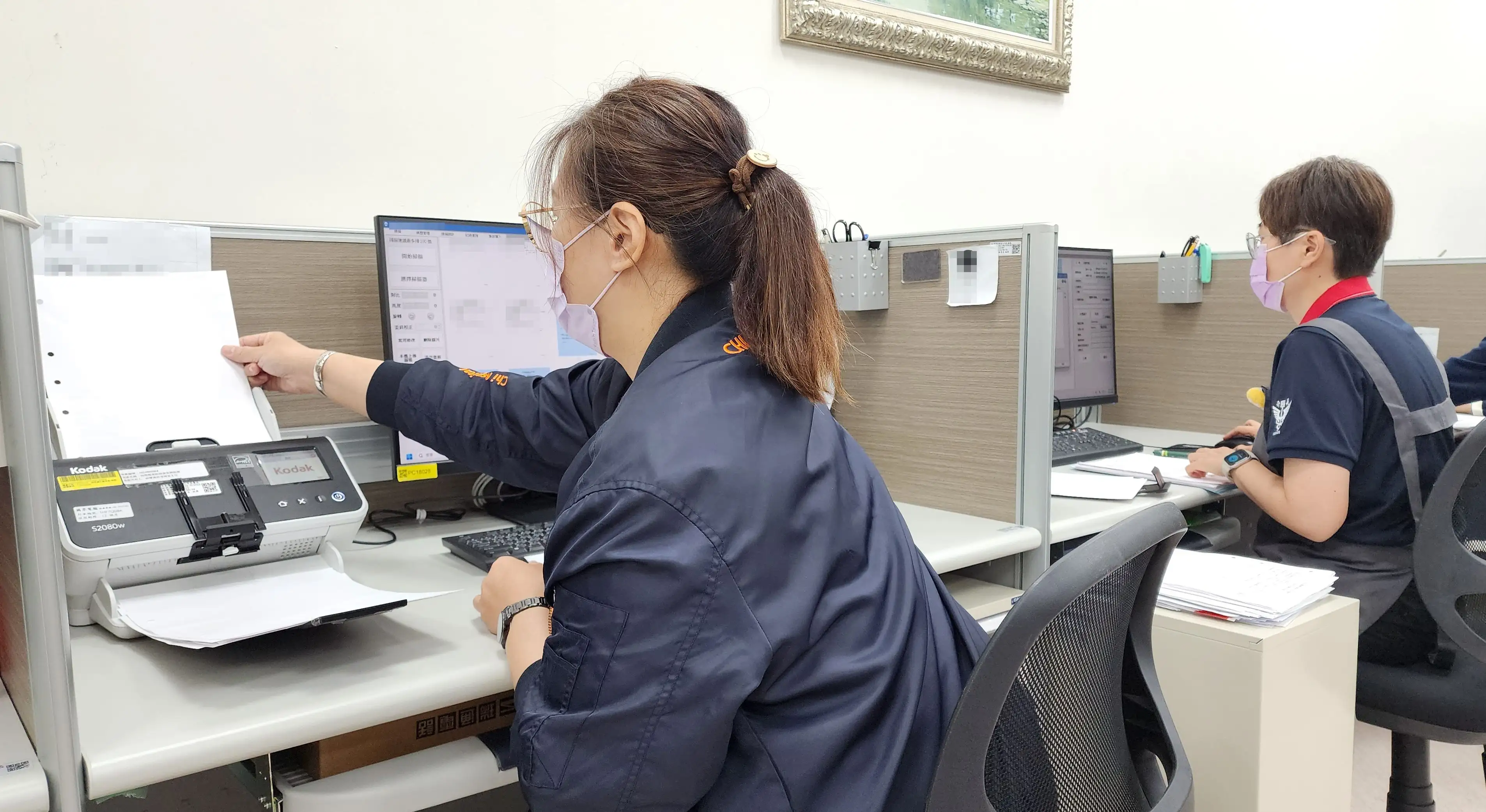 奇美醫院導入數位化與AI技術，透過資料掃描與系統整合，加速病歷資料判讀與感染監測流程。(圖/奇美醫院提供)