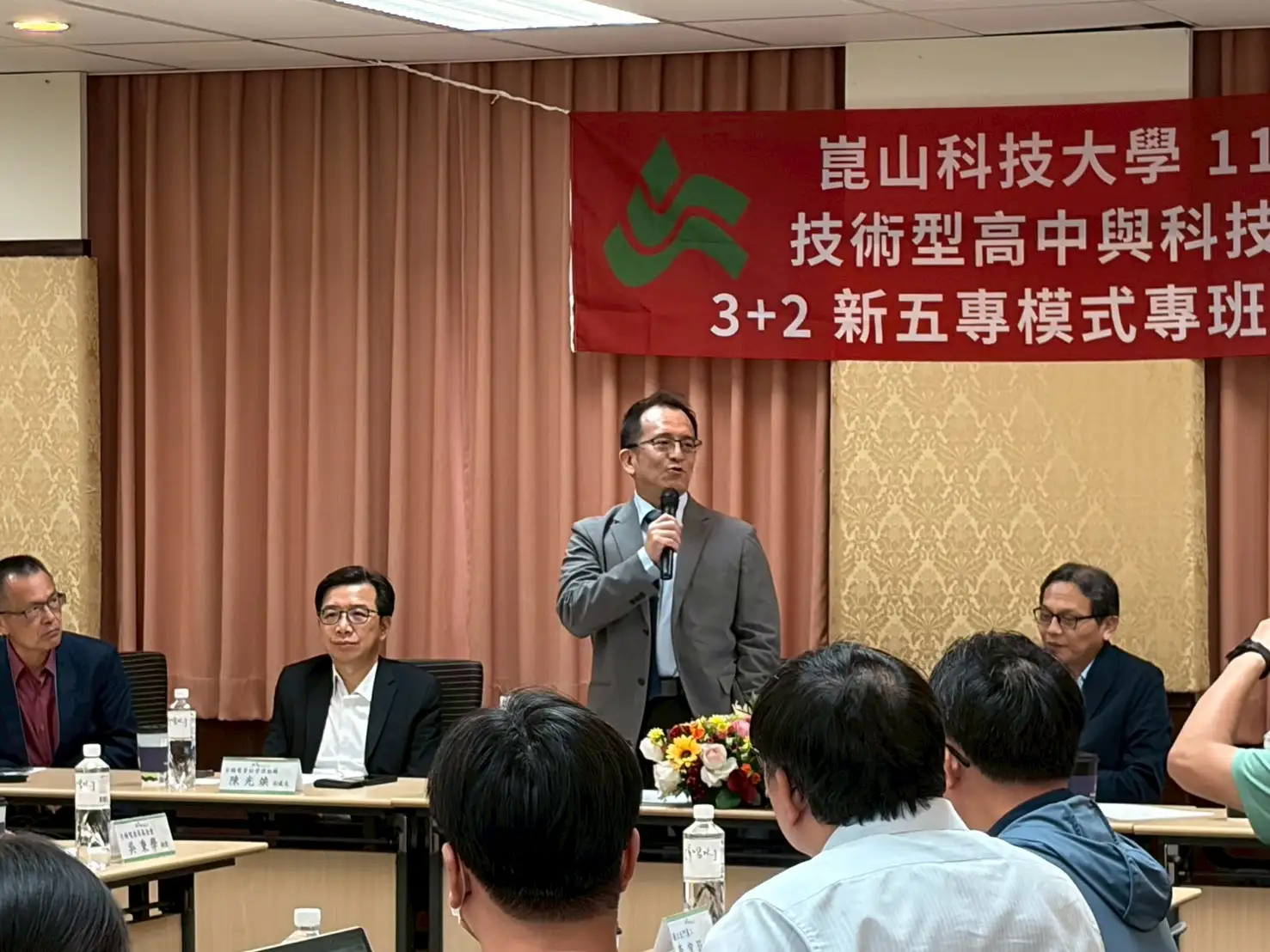 彭冠宇執行長代表台積電慈善基金會致詞。(圖/崑山科大提供)