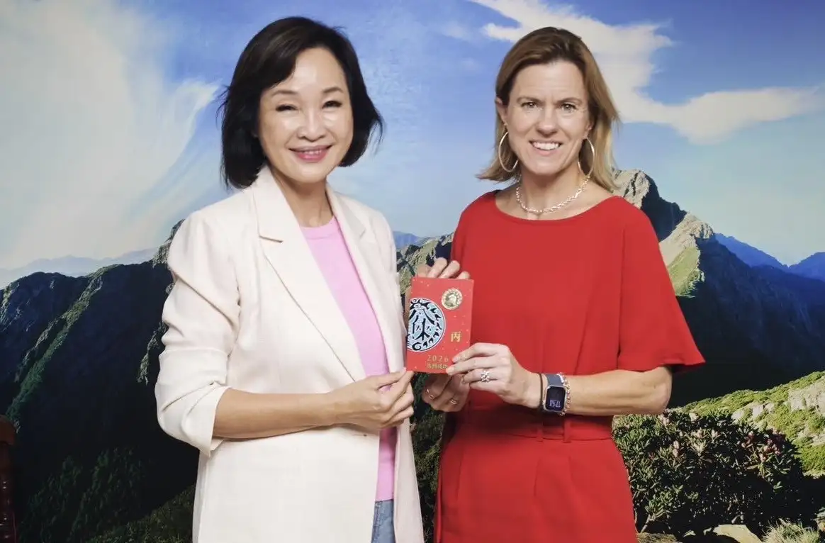 立委柯志恩於元宵節，在高雄接待英國在台辦事處代表包瓊郁等四位外交官好朋友，她期待未來有更多機會與各國友人交流。（圖/柯志恩團隊提供）