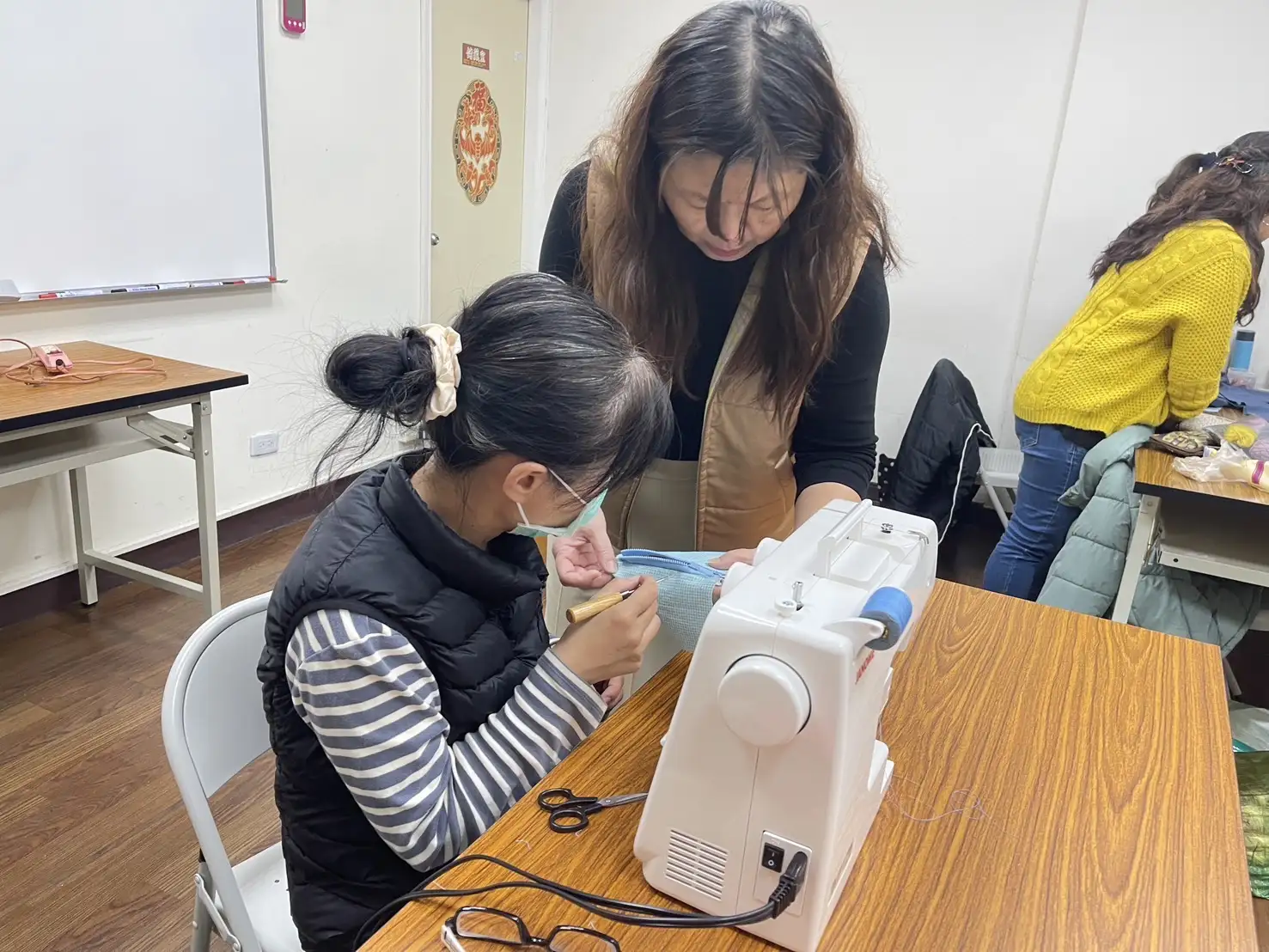 工作技藝與時尚技能類課程強調實作與傳承，協助勞工朋友掌握一技之長，強化個人競爭力。(圖/勞工大學提供)