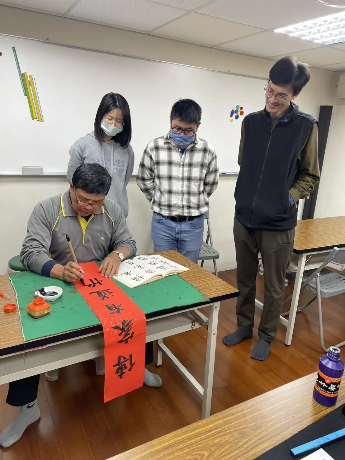 勞工大學課程不僅強化職場技能，也包含插畫繪畫等藝術創作班，讓學員在工作之餘發展多元興趣。(圖/勞工大學提供)