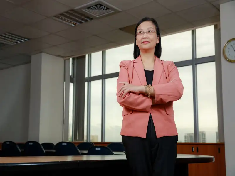 宏捷科技董事長交棒 徐秀蘭接任 祁幼銘轉任榮譽董事長