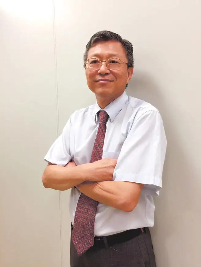 宏捷科技前董事長祁幼銘卸任董事長職務，未來將續任榮譽董事長暨顧問。(圖/宏捷提供)