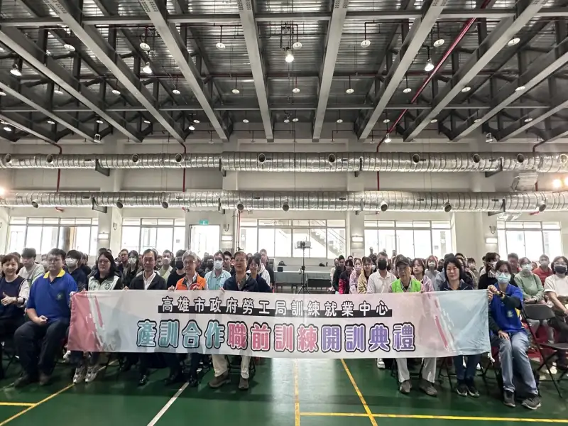 高市勞工局首梯職訓開訓！160名學員進駐大寮場域 憲兵退伍學長分享「綠色餐盒」創業經