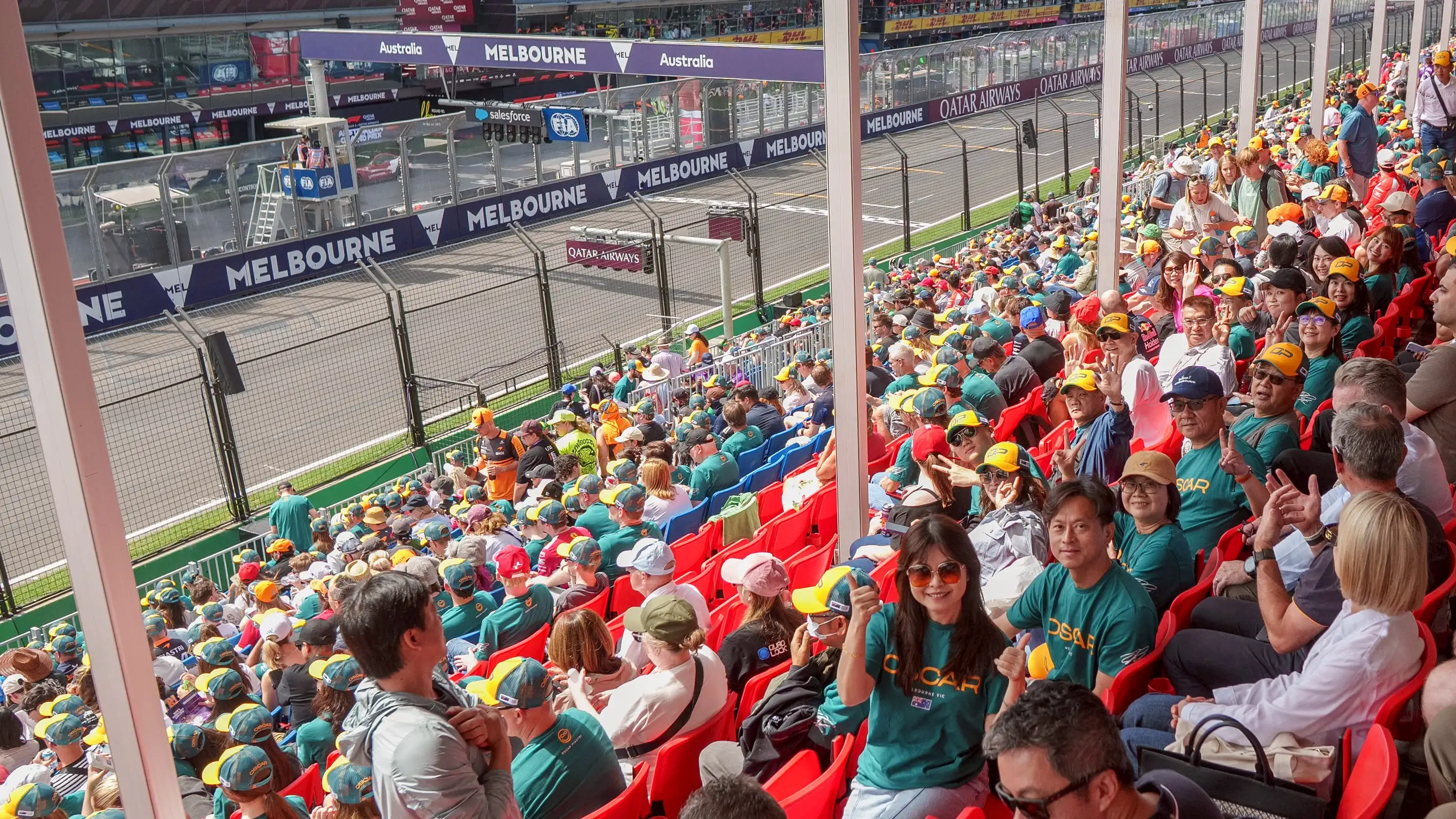 高雄市議會城市交流參訪團在澳洲墨爾本參訪國際賽事運作，並手作應援看板跨海為世界棒球經典賽台灣隊加油。（高雄市議會提供）