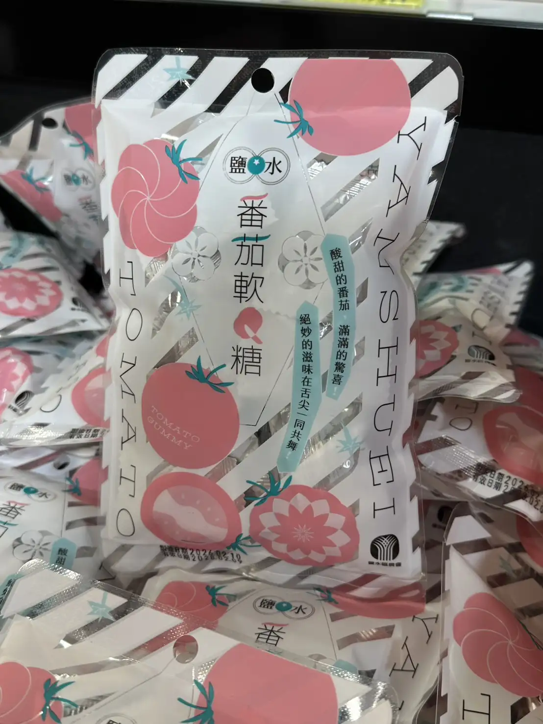 番茄軟Q糖，嚴選鹽地小番茄製作，保留酸甜自然風味。