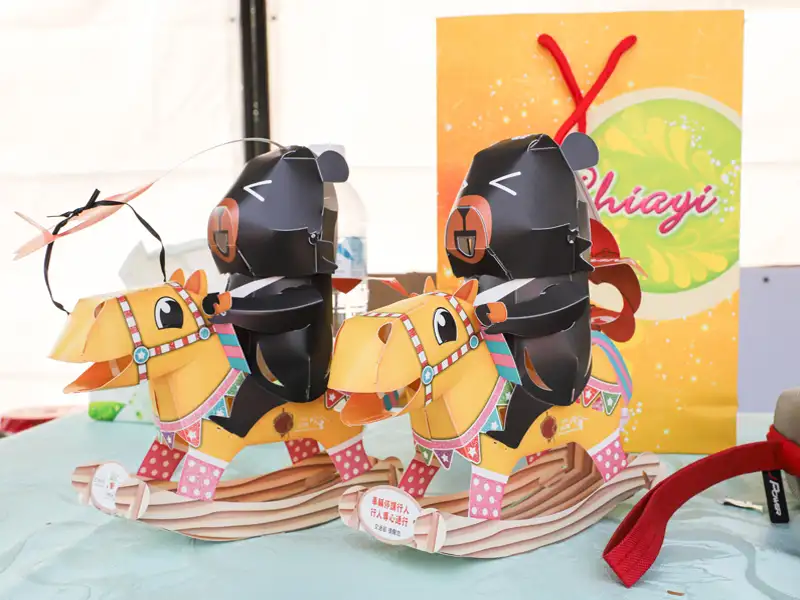 台灣燈會小提燈「喔熊馬抵嘉」亮相　3月3日至15日每日限量發放