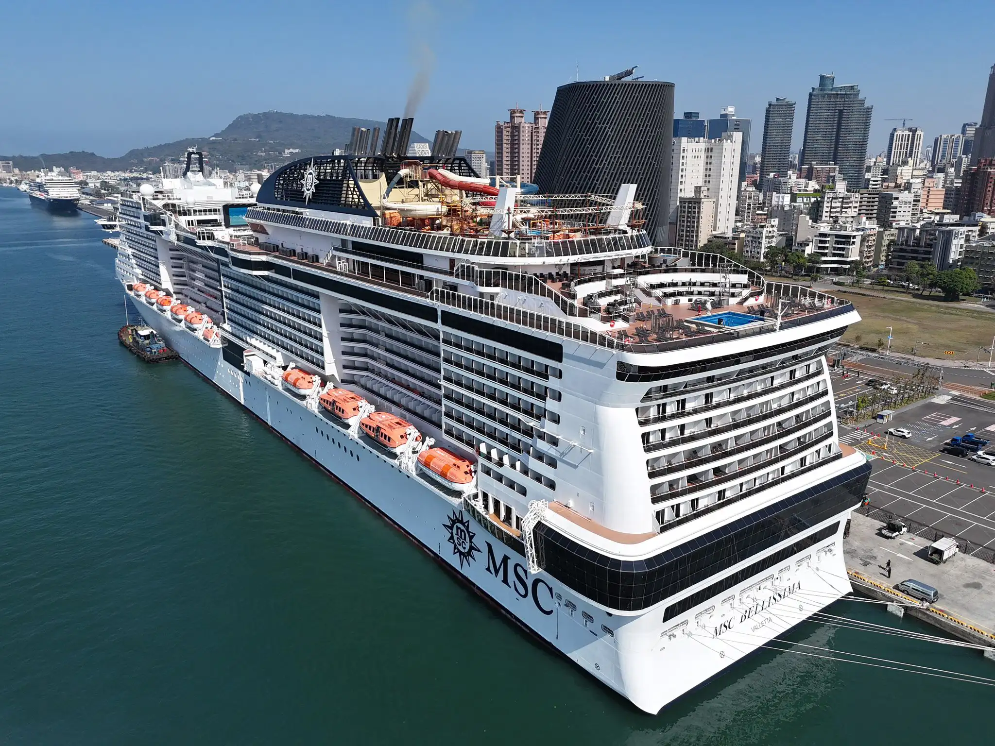 高雄市議員郭建盟表示，MSC榮耀號首度自高雄啟航，象徵高雄港郵輪觀光持續升溫。（記者吳文生翻攝）