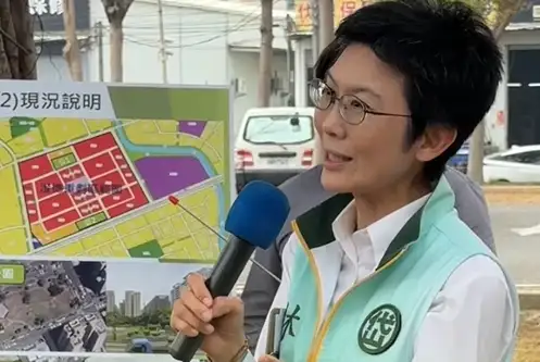 立委林岱樺上週邀集中央與高雄市府相關單位前往仁武澄德重劃區現地會勘，討論未來親子與全齡活動空間規劃。（林岱樺團隊提供）