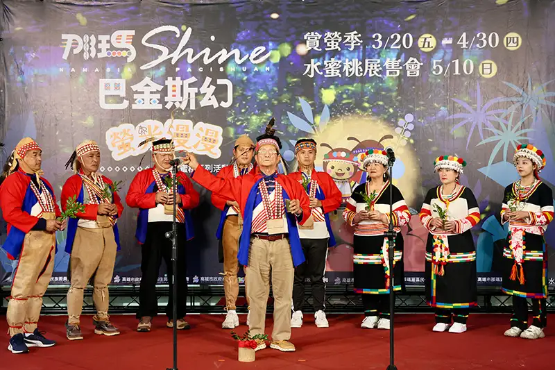 今年「那瑪夏賞螢暨水蜜桃季」將於三月廿日至四月卅日登場，市長陳其邁十日出席於四維行政中心府前廣場舉辦的推廣活動。（圖/高雄市府提供）