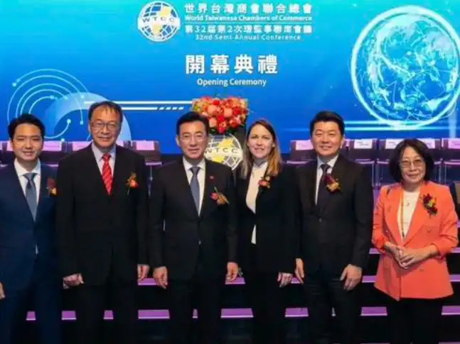 世界台灣商會聯合總會年會今年9月將在高雄舉辦，高雄市議長康裕成誠摯邀請全球台商朋友蒞臨高雄，感受城市的美麗、熱情與發展能量。（圖/高雄市議會提供）