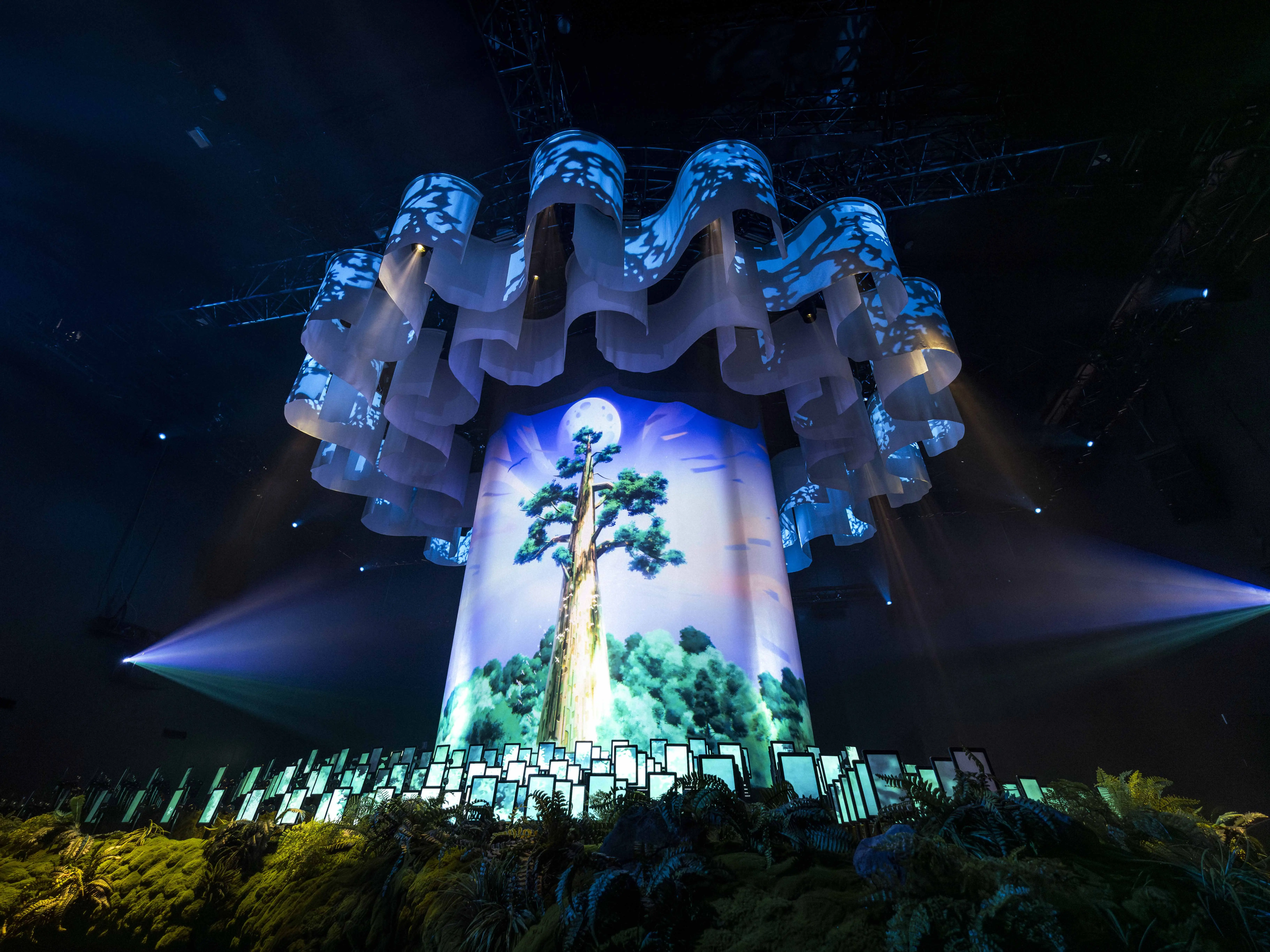 《A Tree Meets the Moon》為劉耕名教授親自參與打造的重要作品，曾於日本大阪世界博覽會TECH WORLD館展出（圖/劉耕名提供）