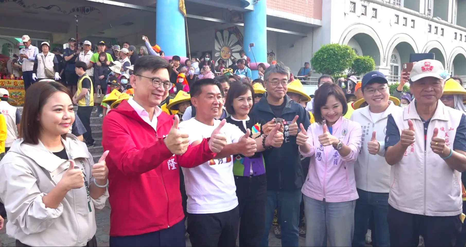 旗山區15日舉行天后宮馬年媽祖文化節活動，副市長李懷仁到場參與，與地方民意代表、廟方及在地鄉親一同向媽祖祈福。（圖/高雄市政府提供）
