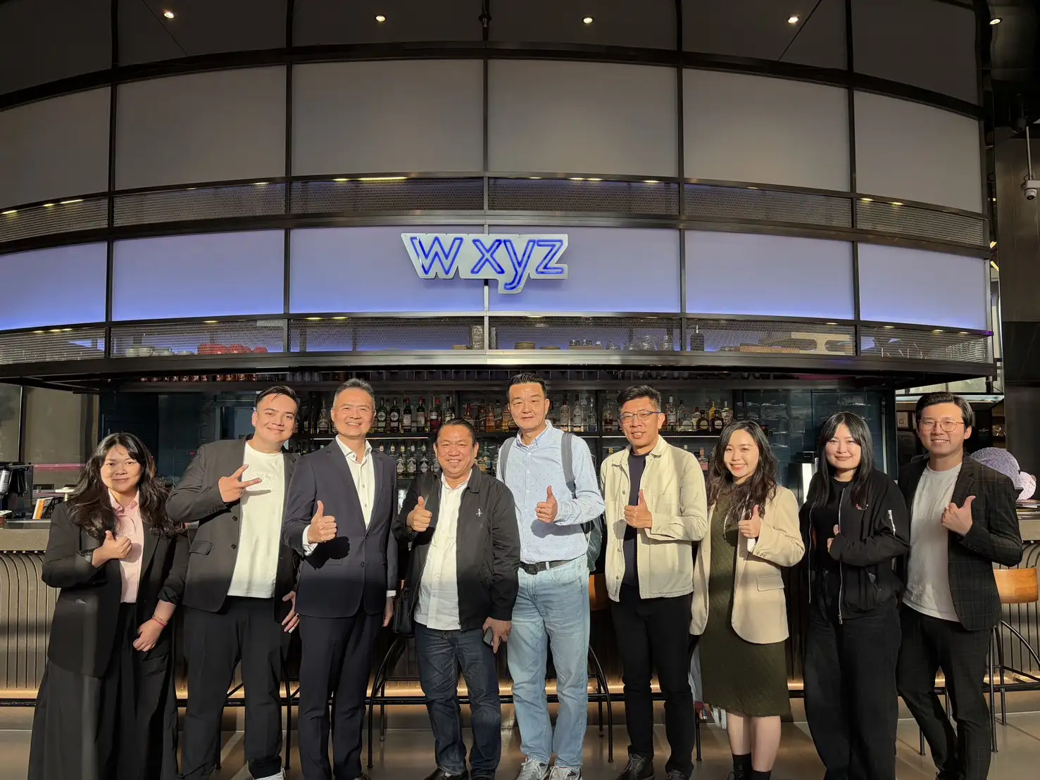 菲律賓阿克蘭省第二選區省議員Hon. Jupiter Aelred G. Gallenero率團參訪台南安平雅樂軒酒店，與酒店總經理趙博恩及同行成員合影。(圖/雅樂軒提供)