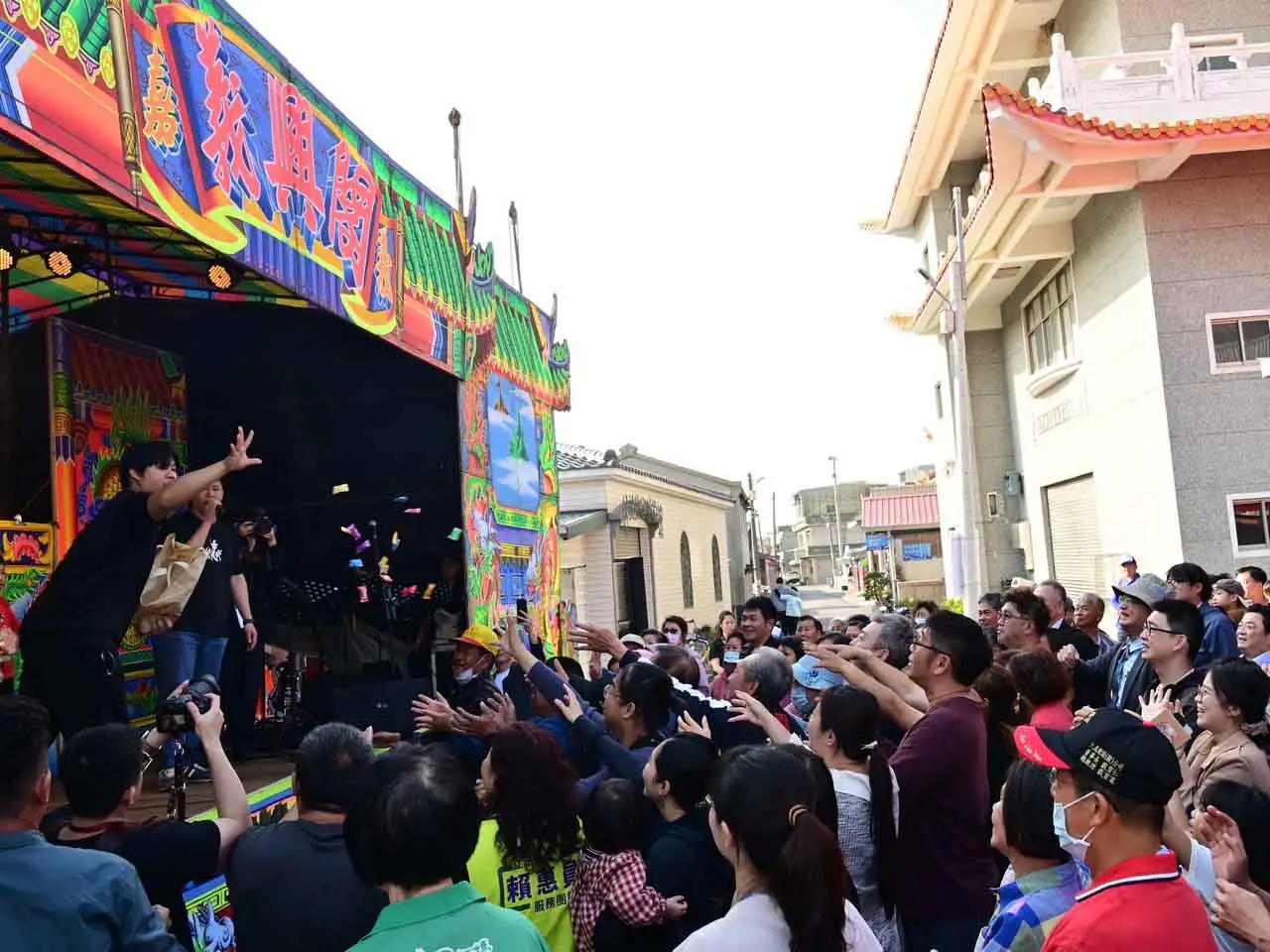 活動結合廟埕演出與互動體驗，吸引遊客熱情參與，成功活絡北門在地商圈與觀光發展。（圖/雲管處提供）