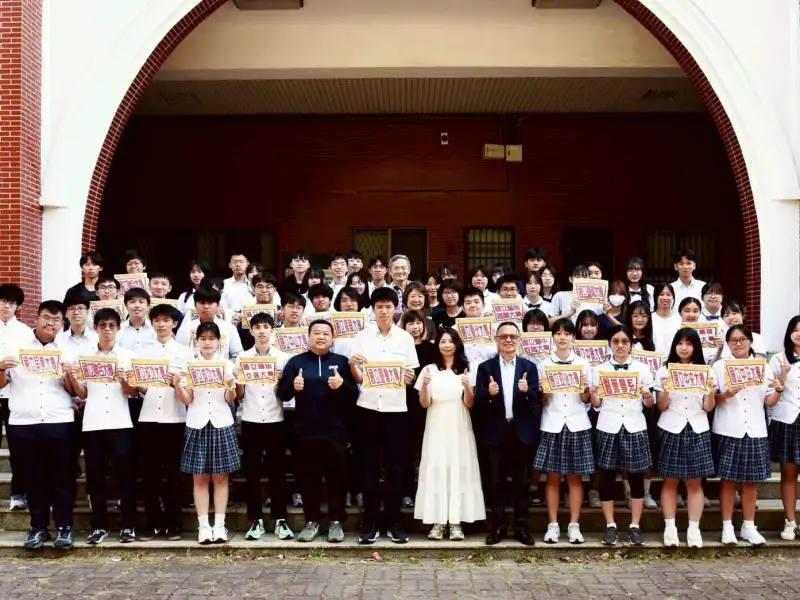 長榮中學繁星亮眼　臺大電機、清大材料及醫藥學群全面開花