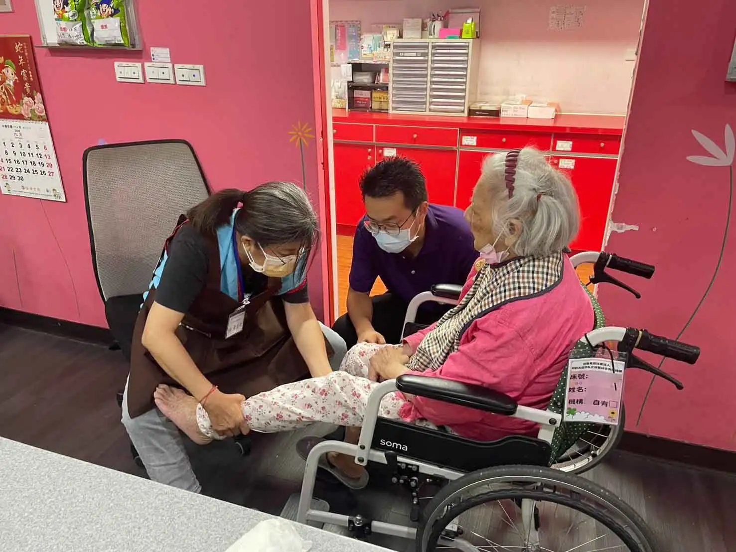 照服員訓練結合實務與就業銜接，協助學員順利投入長照產業。（圖/高雄市勞工局提供）