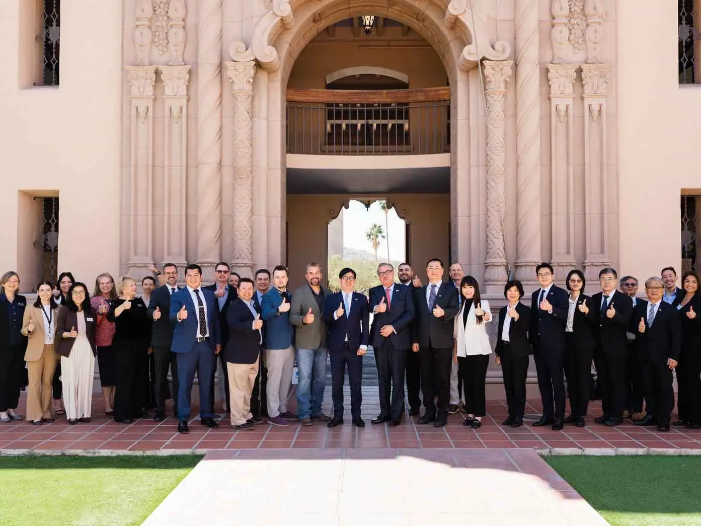 市長陳其邁率市府團隊出訪美國返回高雄，他表示，此行成功達成三大突破，包括台美日半導體戰略三角、矽光子產學合作及輸出高雄城市主權AI經驗。（圖/高雄市府提供）