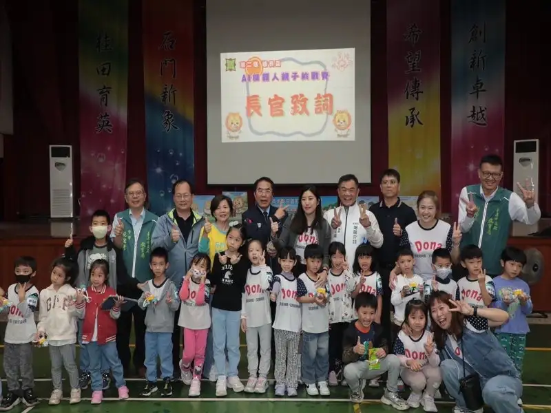 第二屆議長盃機器人邀請賽登場  黃偉哲：跨域學習從小扎根，培養未來科技力