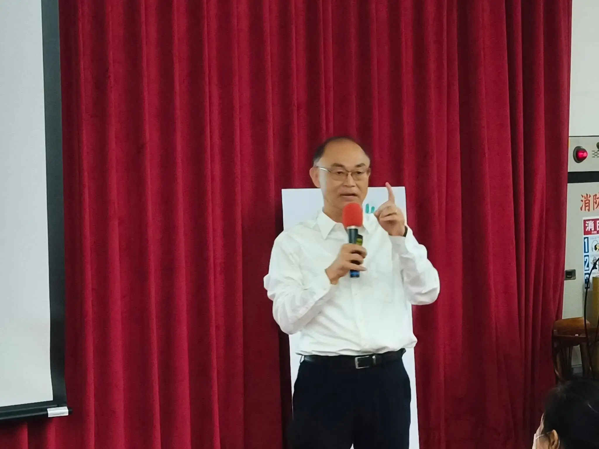 高雄市議員黃柏霖捐贈200組再生電腦設備已於2月運抵西非奈及利亞並完成通關， 3月24日將在吉加瓦州資訊中心舉行開幕儀式。（記者吳文生攝）