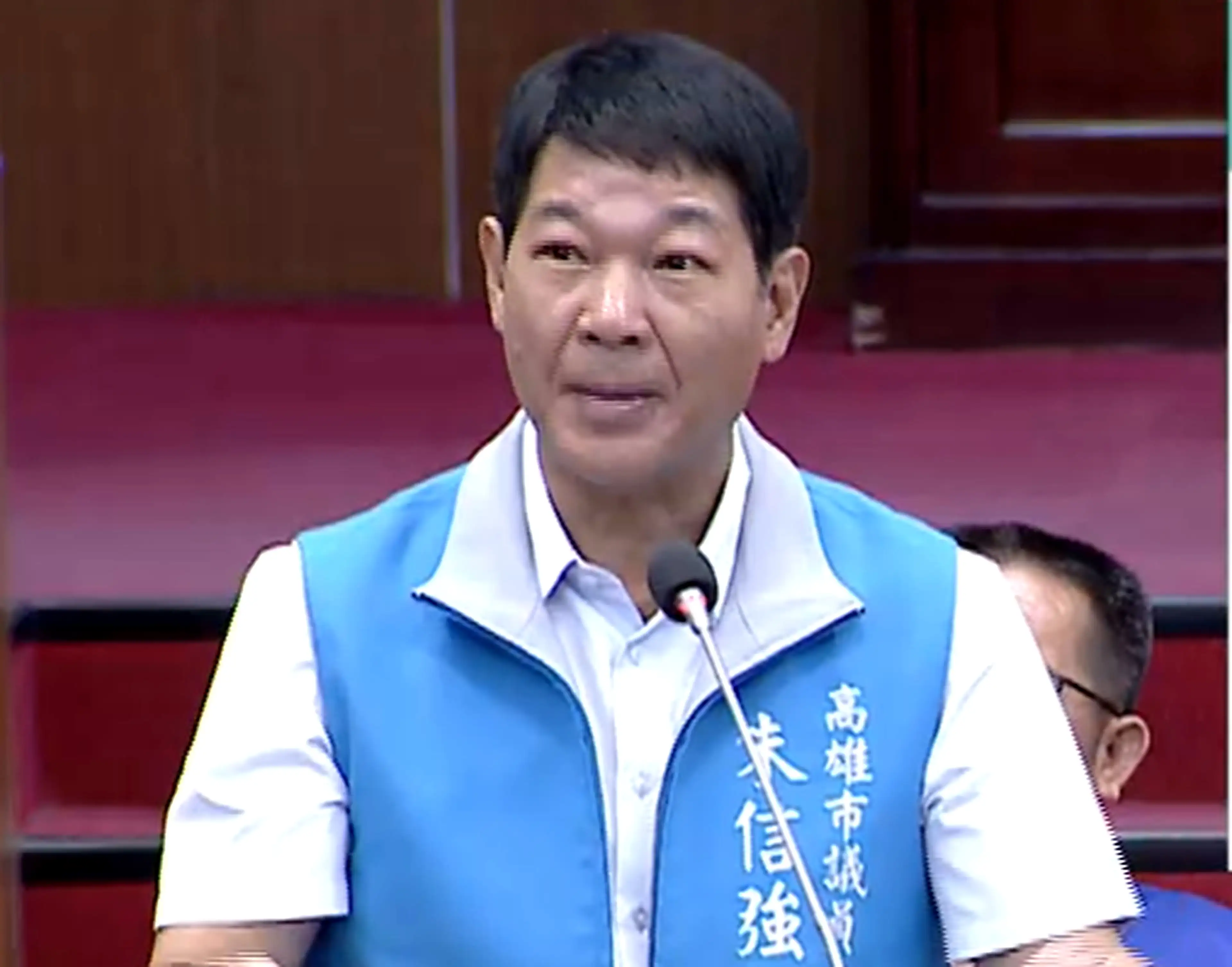 高雄市旗美區無黨籍市議員朱信強突宣布，將不再爭取連任。（記者吳文欽翻攝）