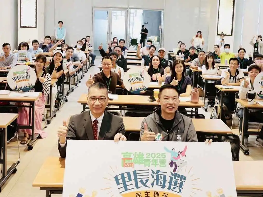 民進黨高雄市黨部主委黃文益表示，里長提名登記已於上週截止，本次共計有一百六十五人完成登記。（圖/記者吳文欽攝）