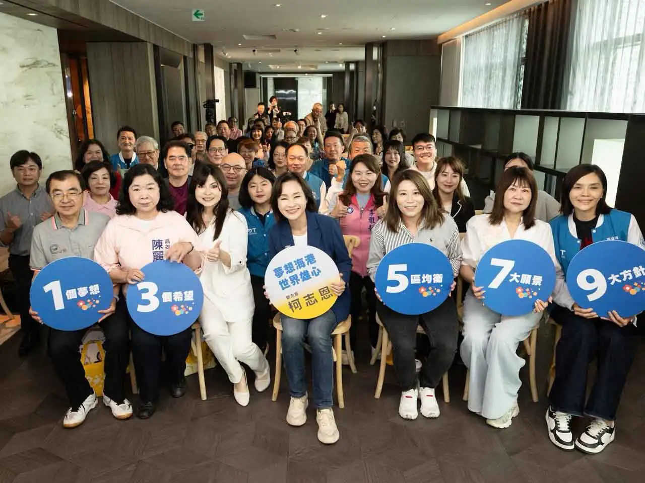 國民黨高雄市長參選人柯志恩向市民報告她的市長願景政見，她提出，一個夢想、三個希望，及五區一樣好、高雄齊發展。（圖/柯志恩團隊提供）