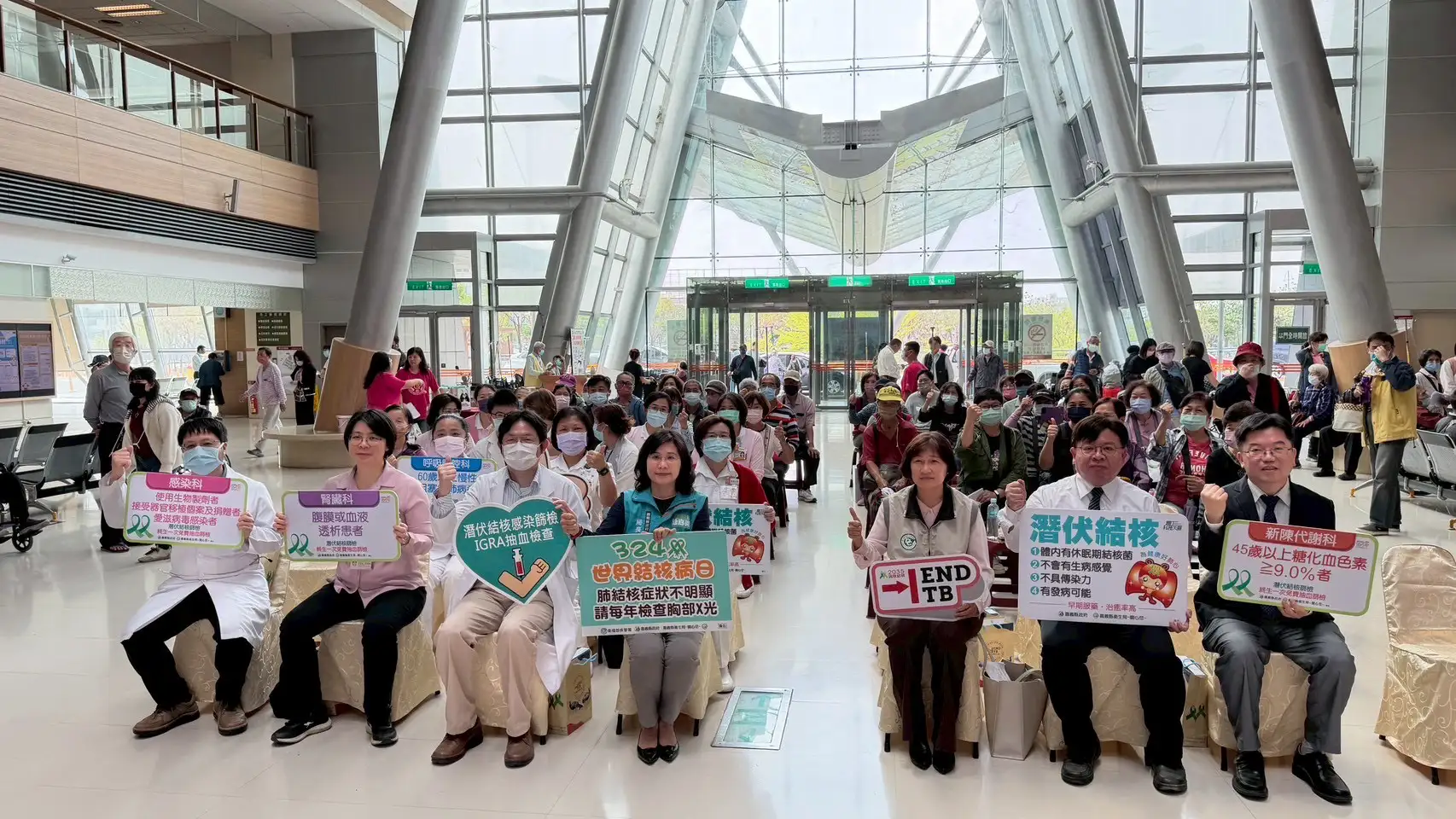 嘉義縣衛生局於嘉義長庚醫院舉辦「共病結核篩檢 健康醫起守護」記者會，攜手多家醫療院所推動高風險族群潛伏結核感染篩檢。(圖/嘉義縣衛生局提供)
