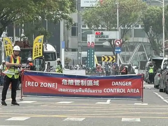 鼓山區農16特區發生工安意外，市議員陳美雅到場關切並批評「這不是意外，是人禍」。（圖/陳美雅提供）