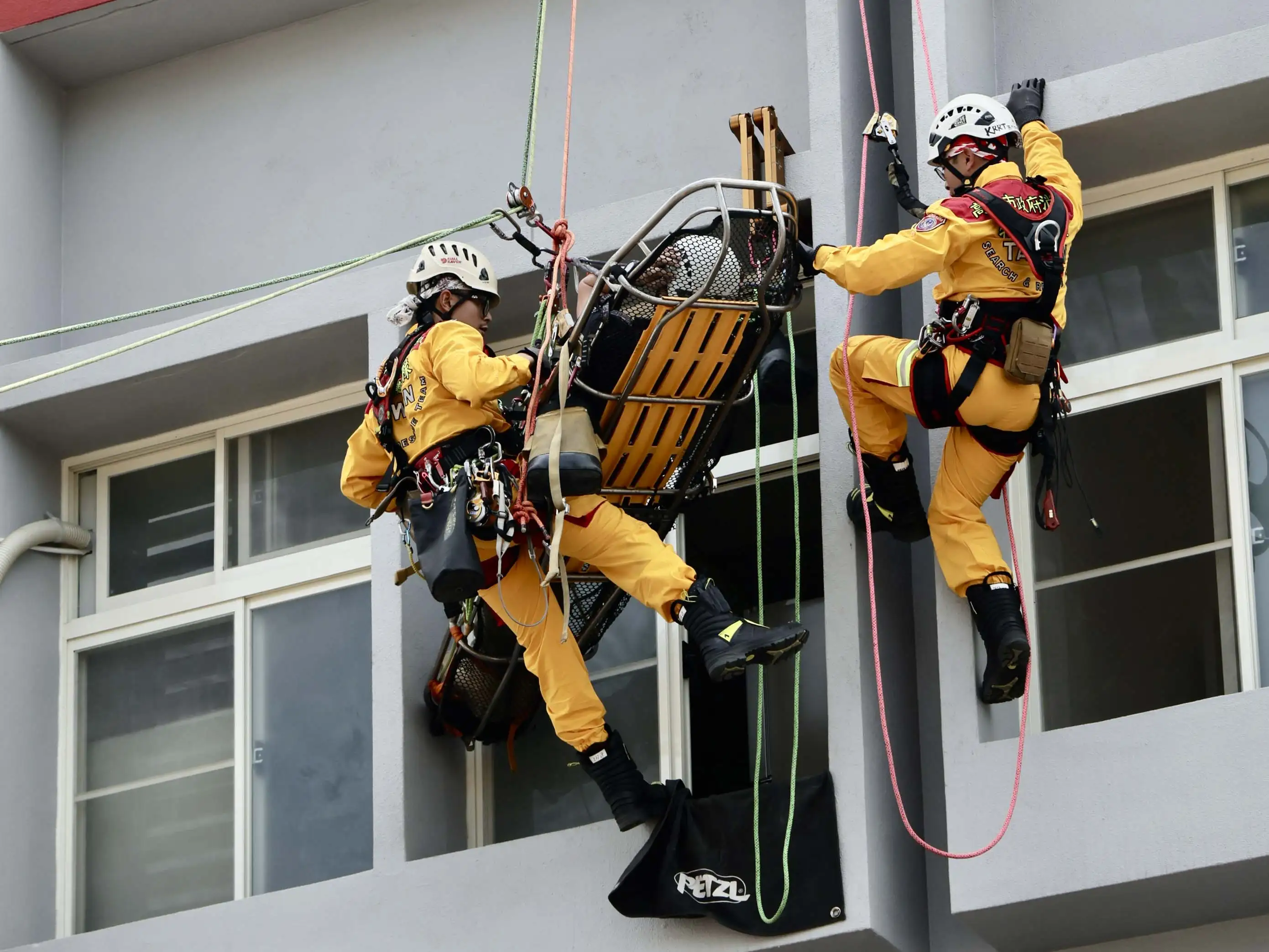 市長陳其邁廿五日出席消防局後勁分隊及特搜第一分隊成立典禮。（圖/消防局提供）
