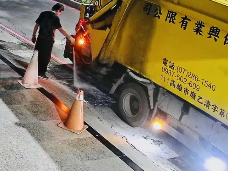 幸福川惡臭源頭曝光　里長指控垃圾車深夜偷排廢水