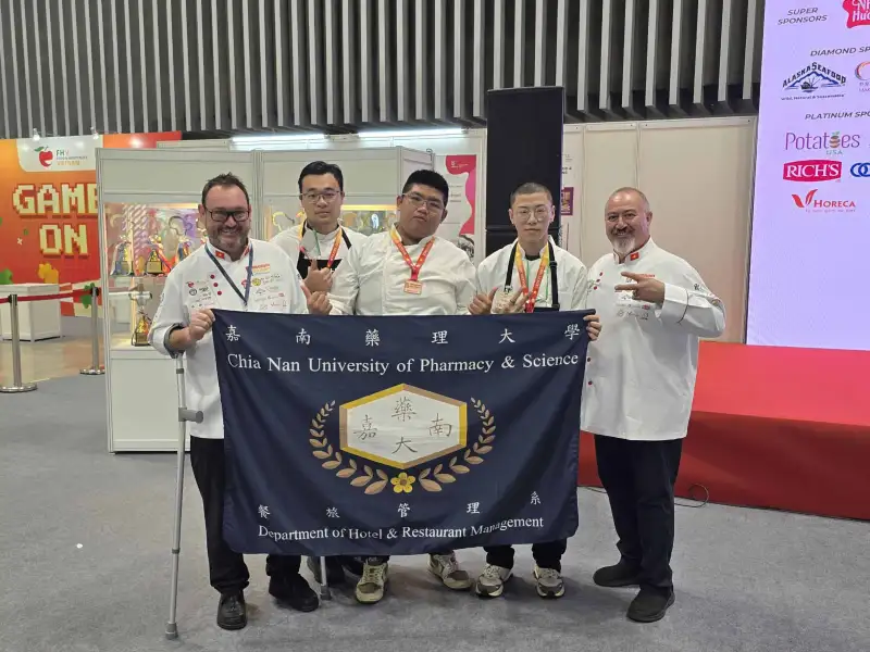 嘉藥餐旅系征戰越南烹飪賽　融合台味創意勇奪1銀3銅佳績