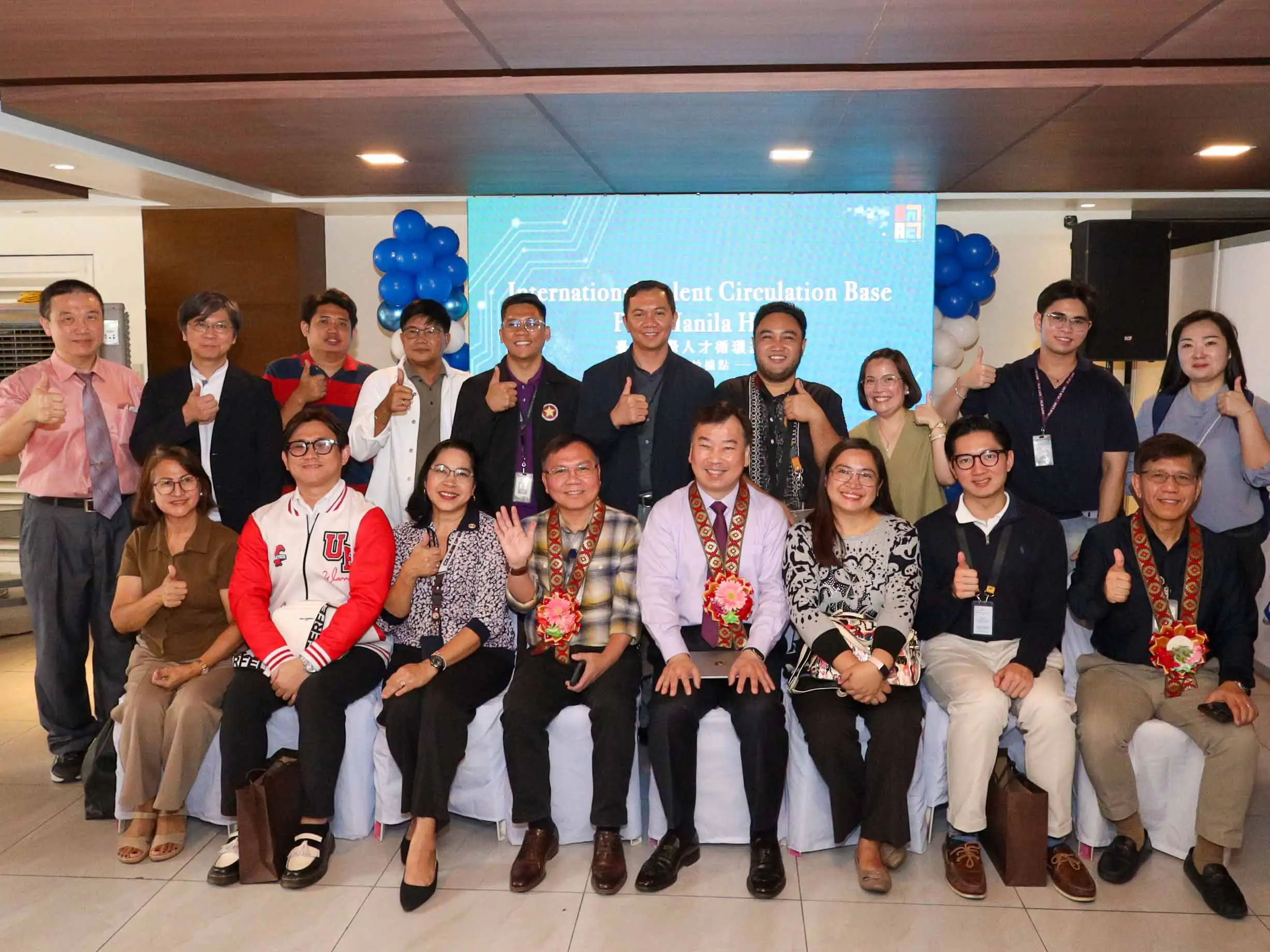 崑山科大李天祥校長(前排右4)、菲律賓理工大學副校長Emanuel C. De Guzman(前排右5)及與會貴(圖/崑山科技大學提供)