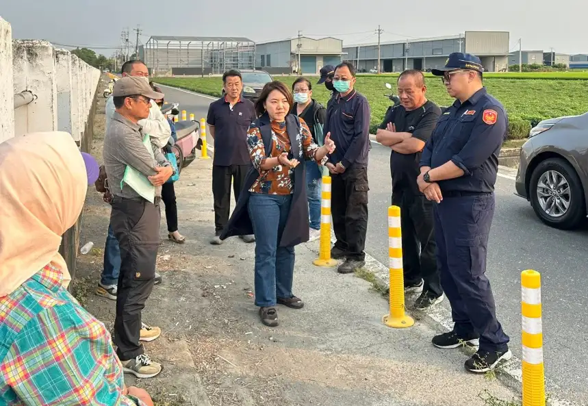 高雄市議員邱于軒批評，正值稻作期，農民辛苦耕作，農水署卻冷漠以對，讓人心寒。（圖/邱于軒團隊提供）