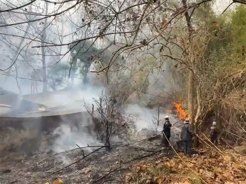 美濃第四公墓雜草火警　燃燒約2公頃消防陸空全力搶救