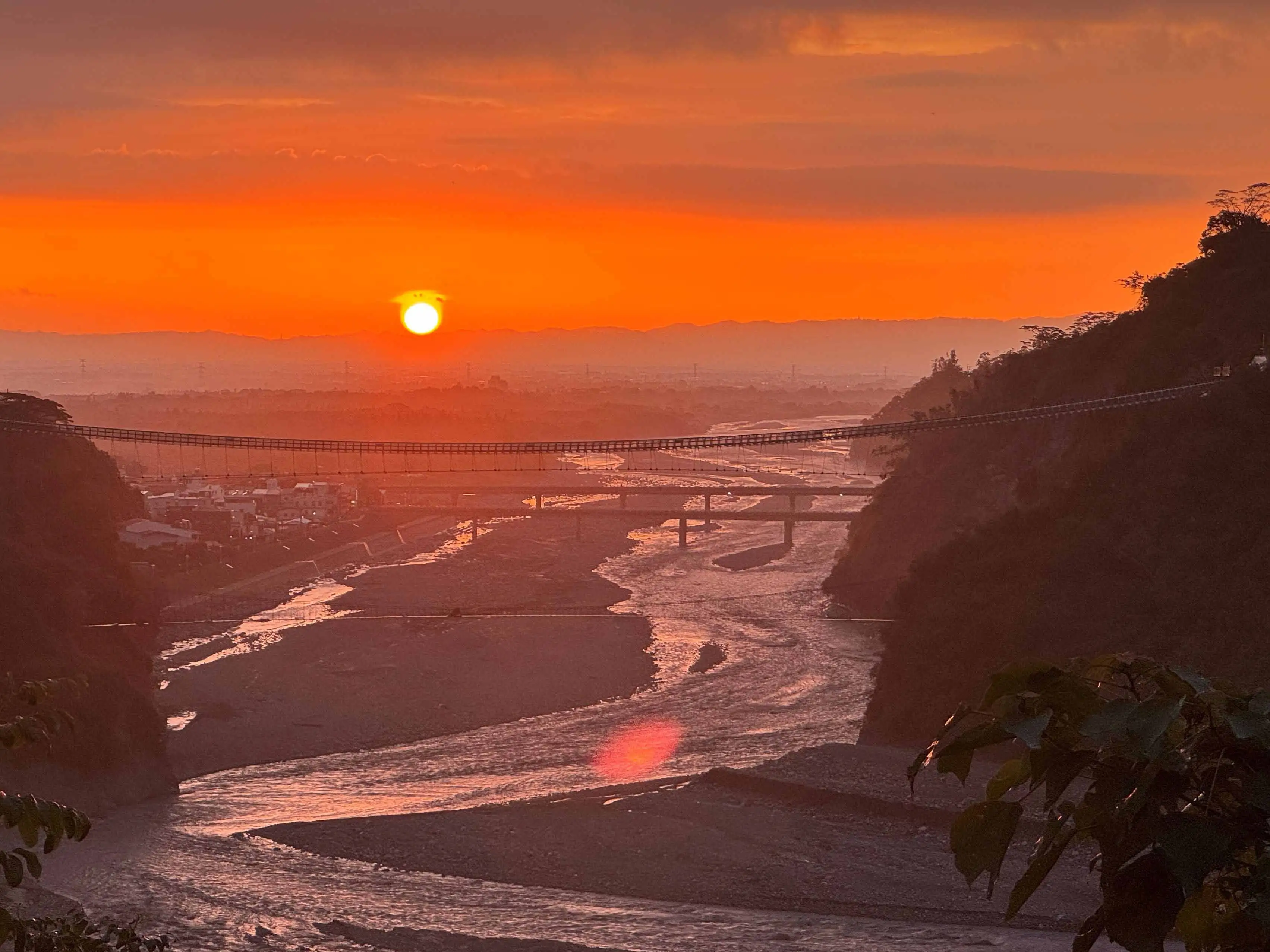 天文導覽活動於4/18登場，屆時將開放深夜時段走進吊橋，讓民眾體驗星空魅力(圖/屏東縣政府交通旅遊處提供)