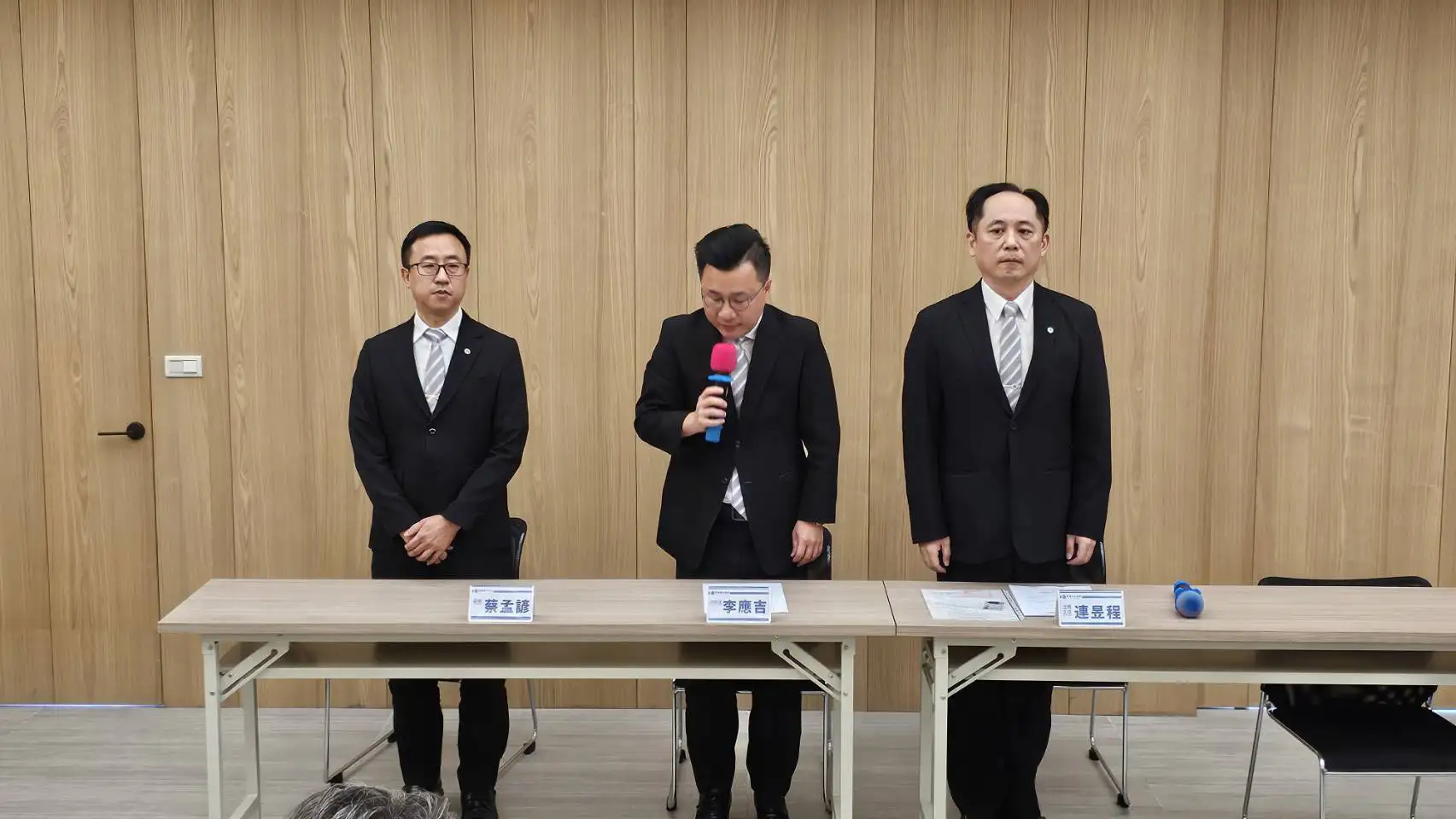 幸福家不動產召開記者會對外說明球場衝突事件，公開致歉並表示將負擔受害者醫療費用，強調對暴力行為零容忍並全面檢討內部管理機制。(記者張振興攝